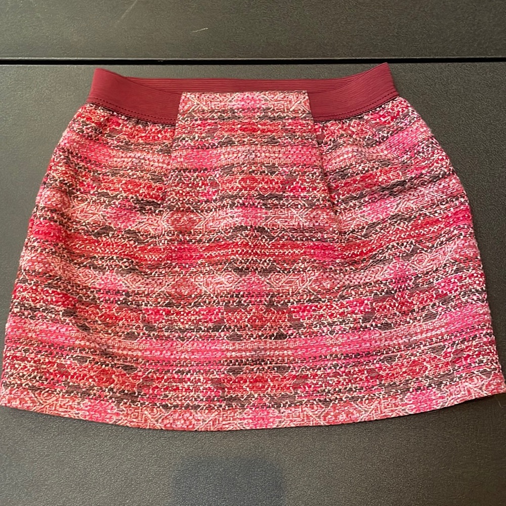 Elastic band skirt - like new!
